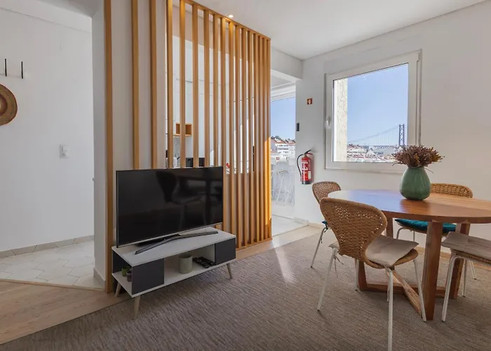 Tagus Bridge View 2bdr By Lovelystay Apartman *