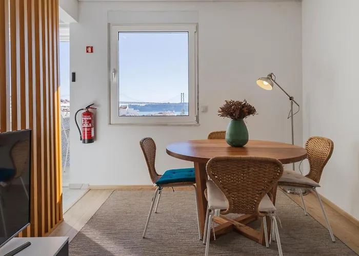 Tagus Bridge View 2bdr By Lovelystay Apartman Lisboa
