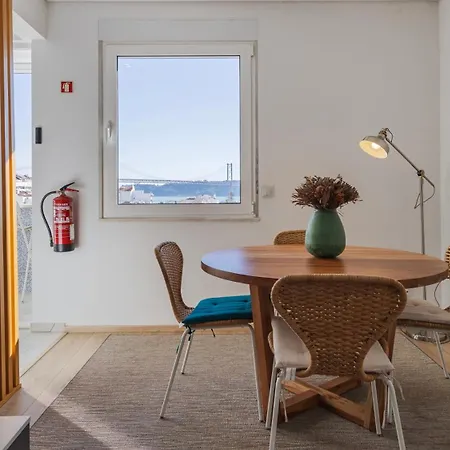 Tagus Bridge View 2bdr By Lovelystay Apartament Lizbona