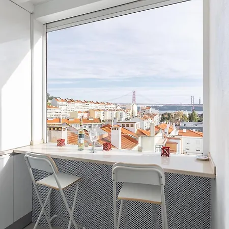 アパート Tagus Bridge View 2bdr By Lovelystay リスボン