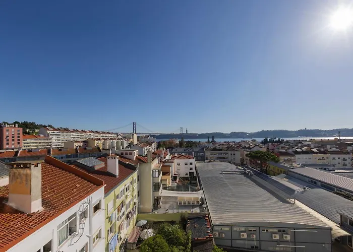 Tagus Bridge View 2bdr By Lovelystay ליסבון