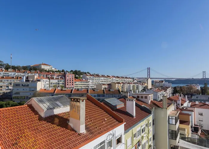 Tagus Bridge View 2bdr By Lovelystay ליסבון